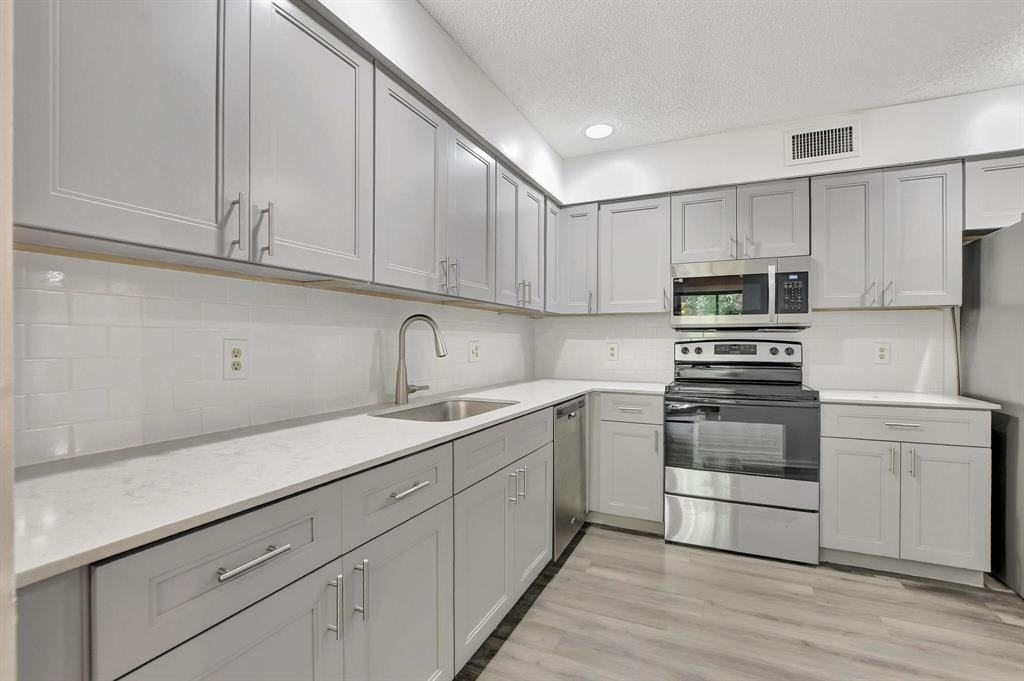 5640 Coach House Circle - Photo 2 of 9