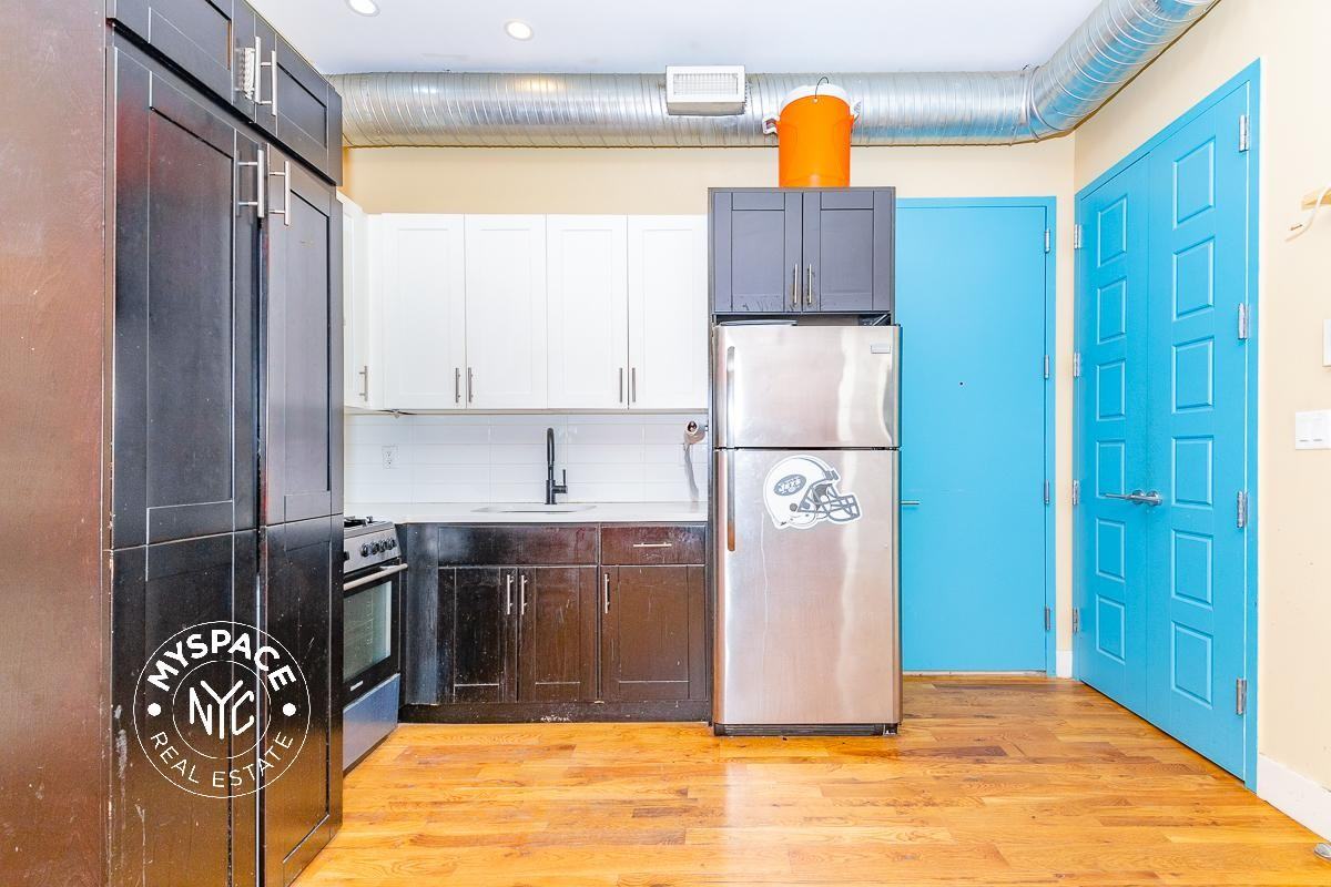 132 New York Ave #2F - Photo 2 of 11