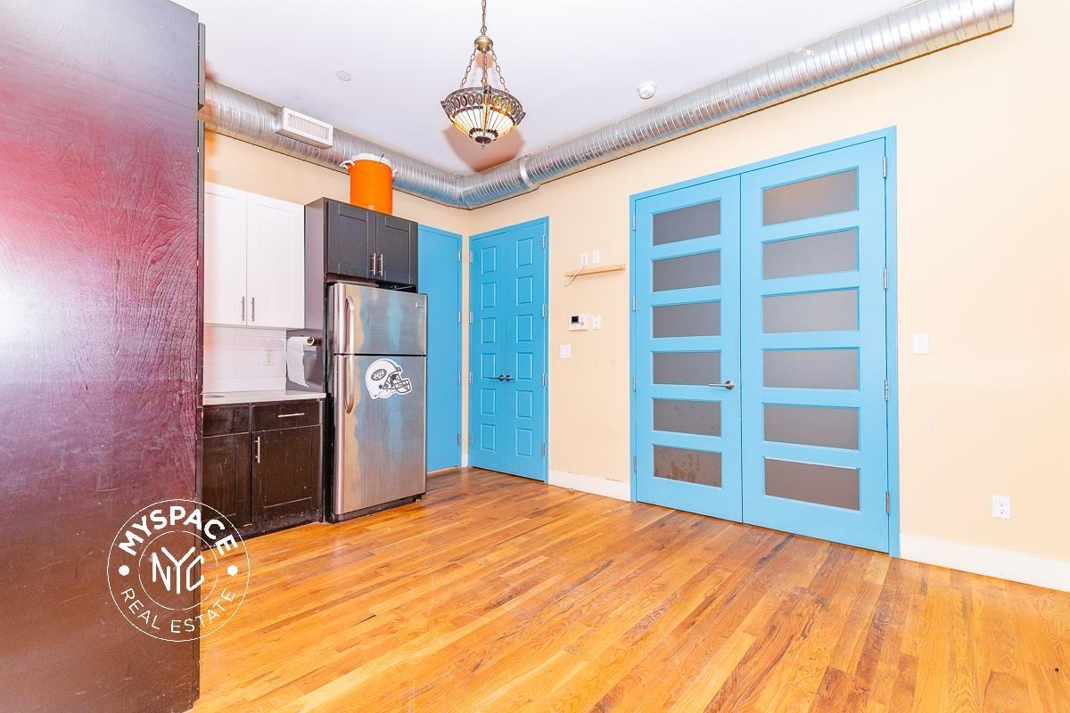 132 New York Ave #2F - Photo 5 of 11