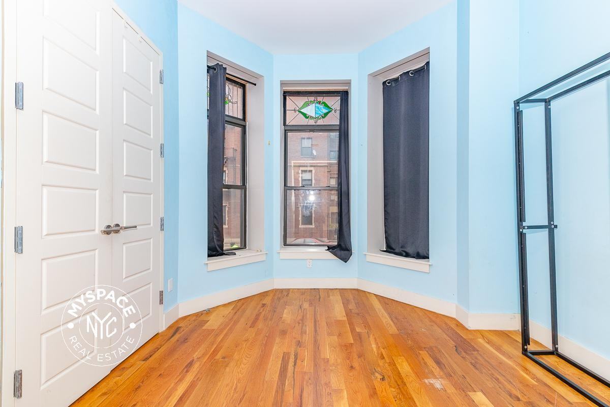 132 New York Ave #2F - Photo 6 of 11