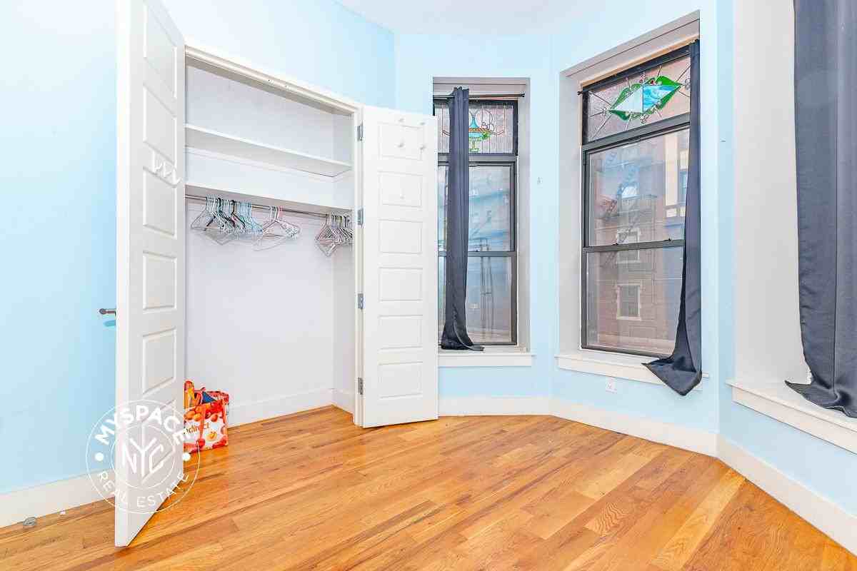 132 New York Ave #2F - Photo 7 of 11