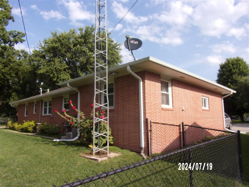 600 E 4th St - Photo 2 of 2