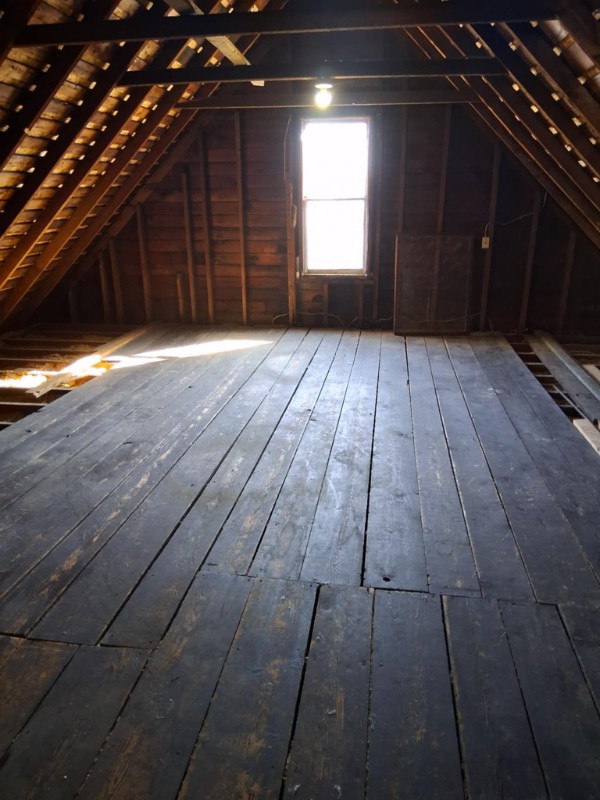1025 Freedom St - Photo 2 of 9