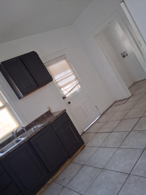 1025 Freedom St - Photo 3 of 9