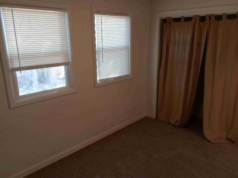 958 Gaines St Ne - Photo 2 of 7