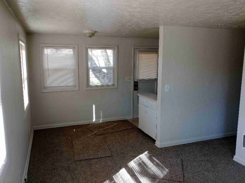 958 Gaines St Ne - Photo 3 of 7