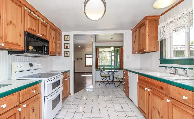 7802 Golden Given Rd E - Photo 2 of 9