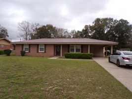 featured image of 204 Walnut Dr