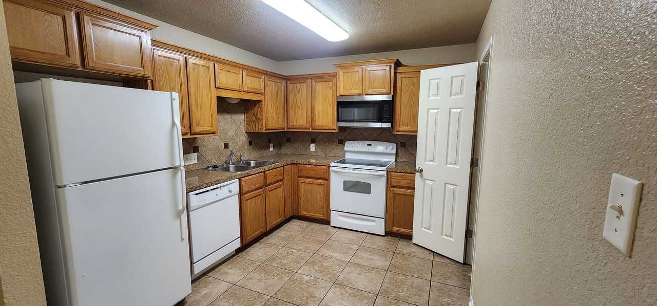 5706 Aquarius Dr - Photo 7 of 41