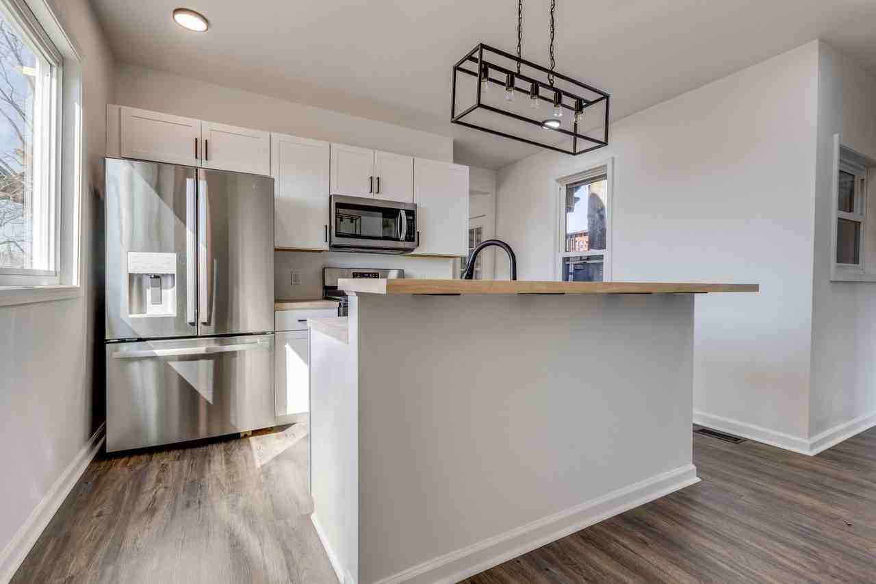 328 Sweetbriar St - Photo 2 of 33