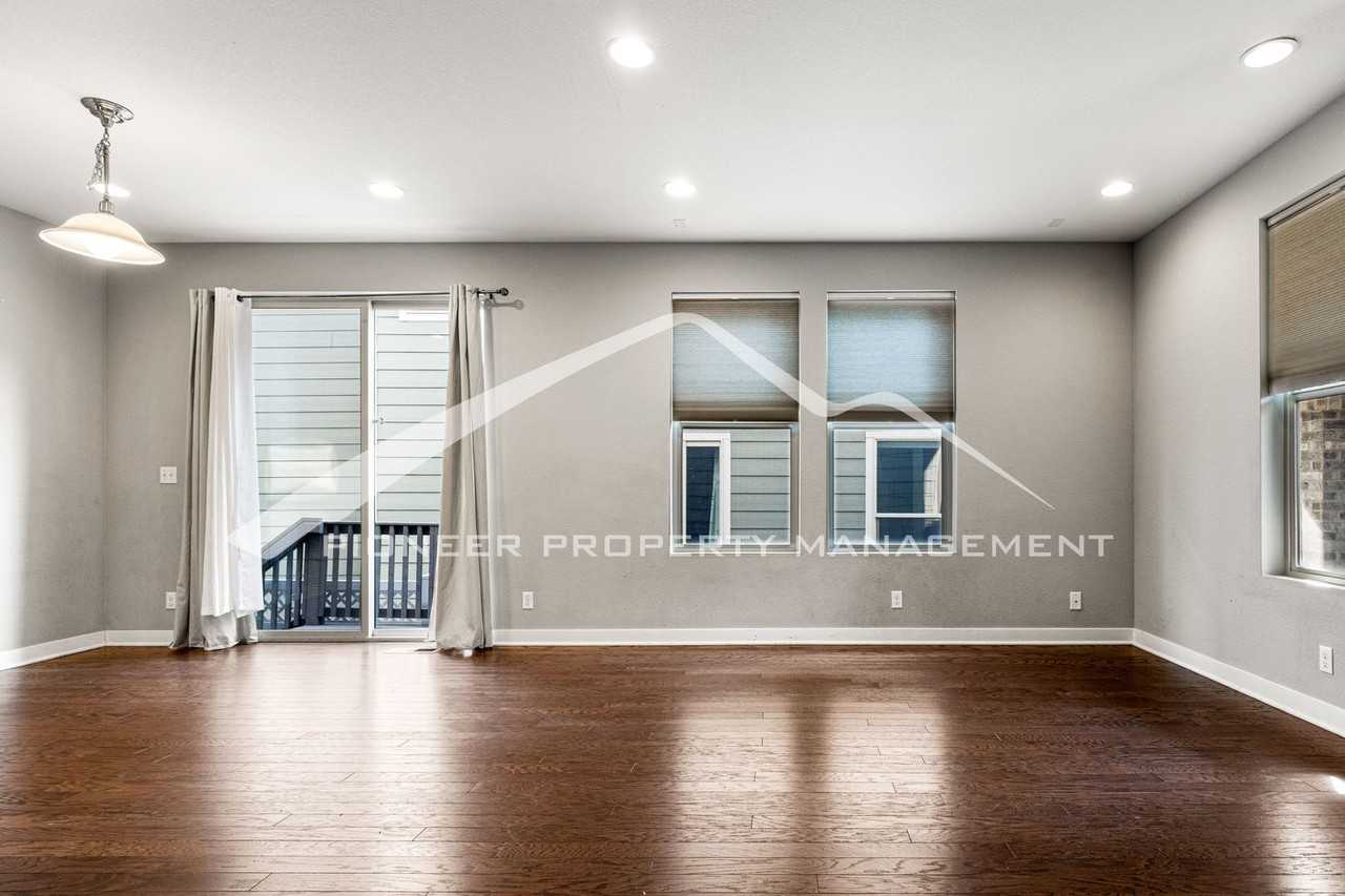 8485 Redpoint Way - Photo 3 of 19