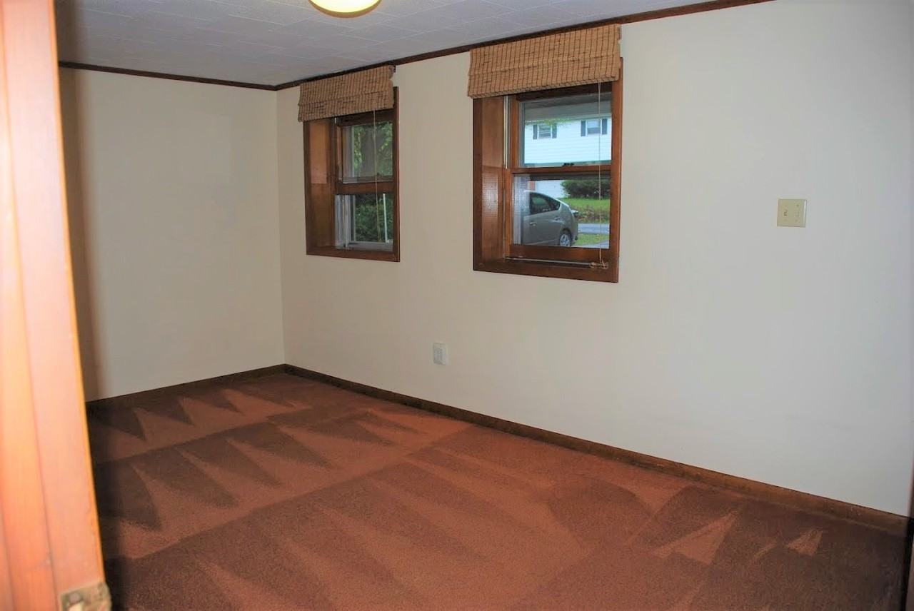 129 Edith St - Photo 4 of 12