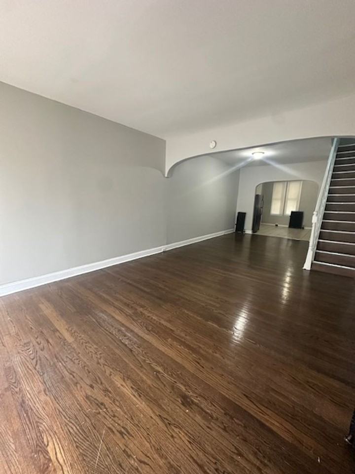 2585 W Fayette St - Photo 2 of 17