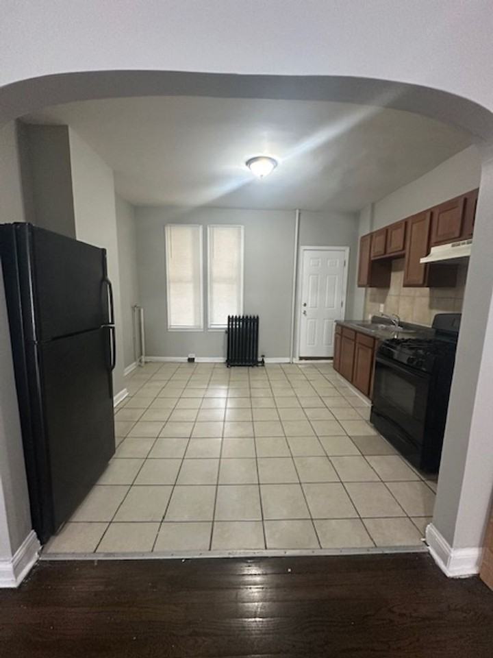 2585 W Fayette St - Photo 4 of 17