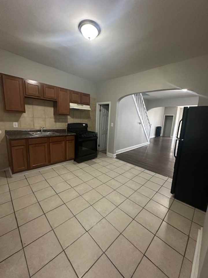 2585 W Fayette St - Photo 5 of 17