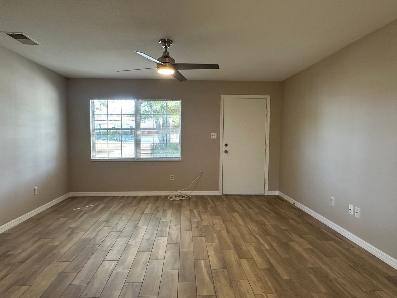 2526 Poet Ln - Photo 3 of 26