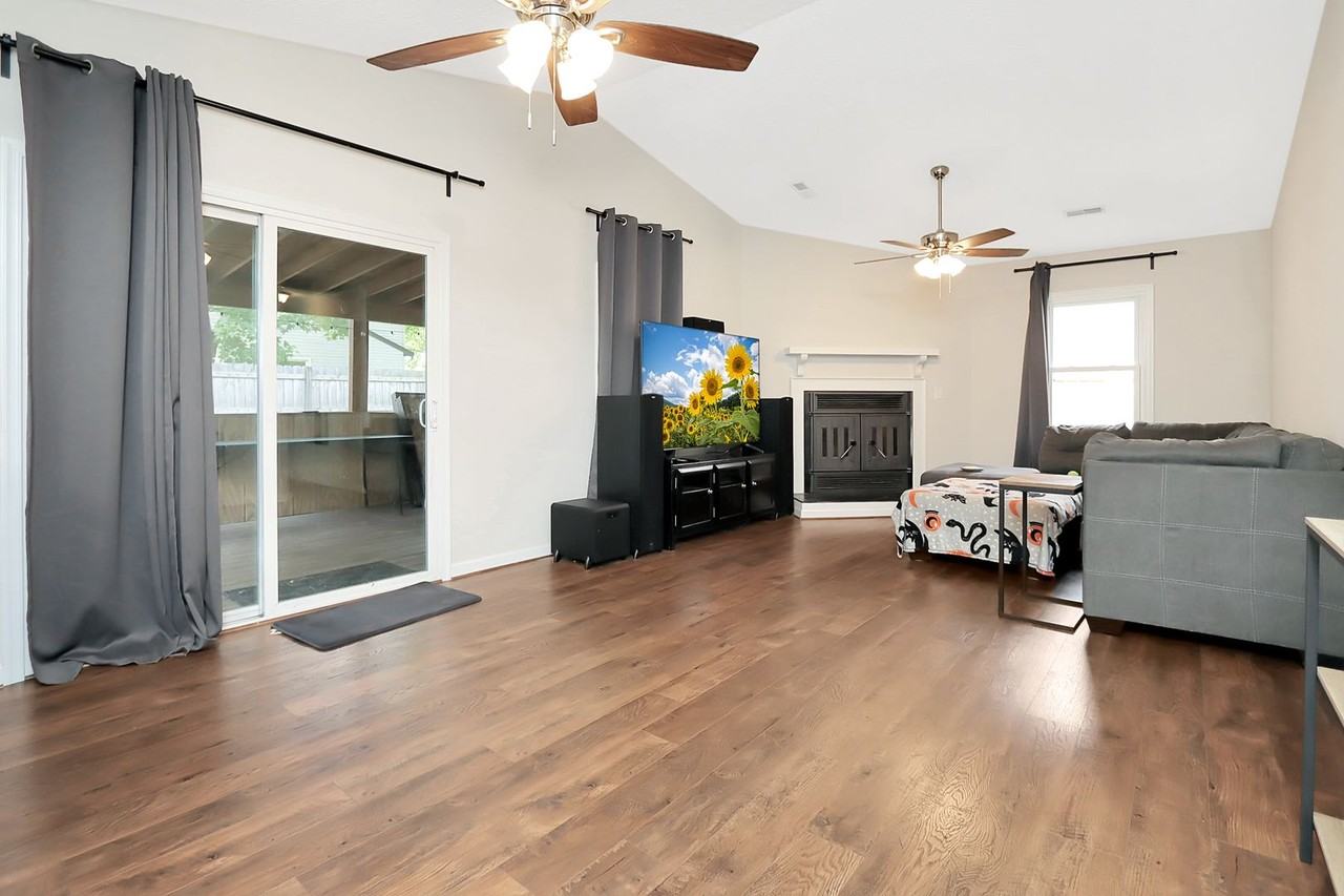 36 Sanlun Lakes Dr - Photo 3 of 23