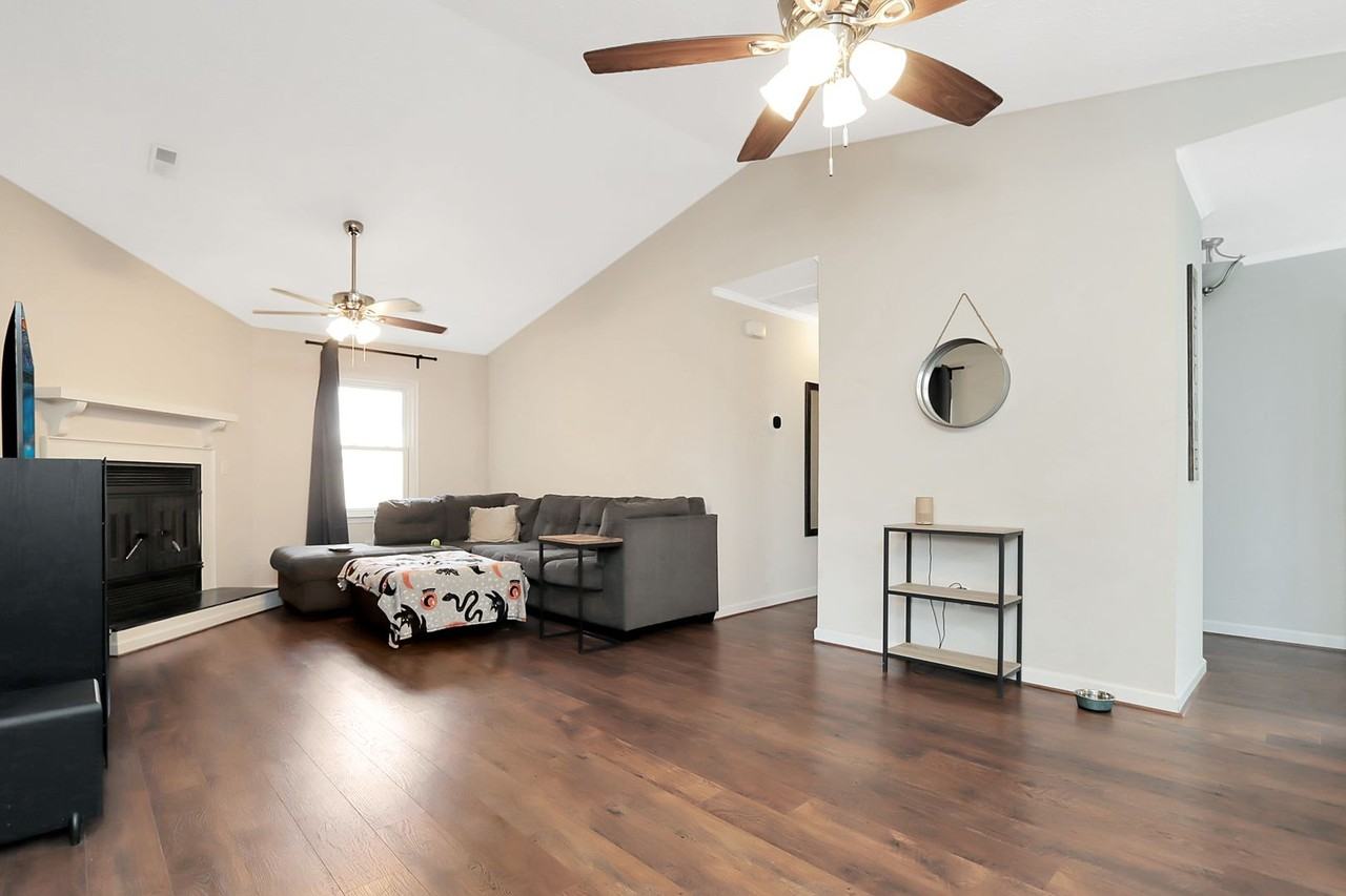 36 Sanlun Lakes Dr - Photo 4 of 23
