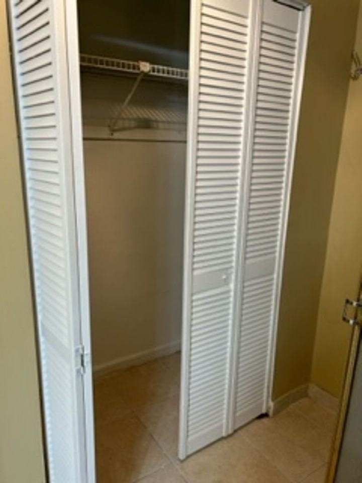 6100 Seabreeze Drive - Photo 5 of 29