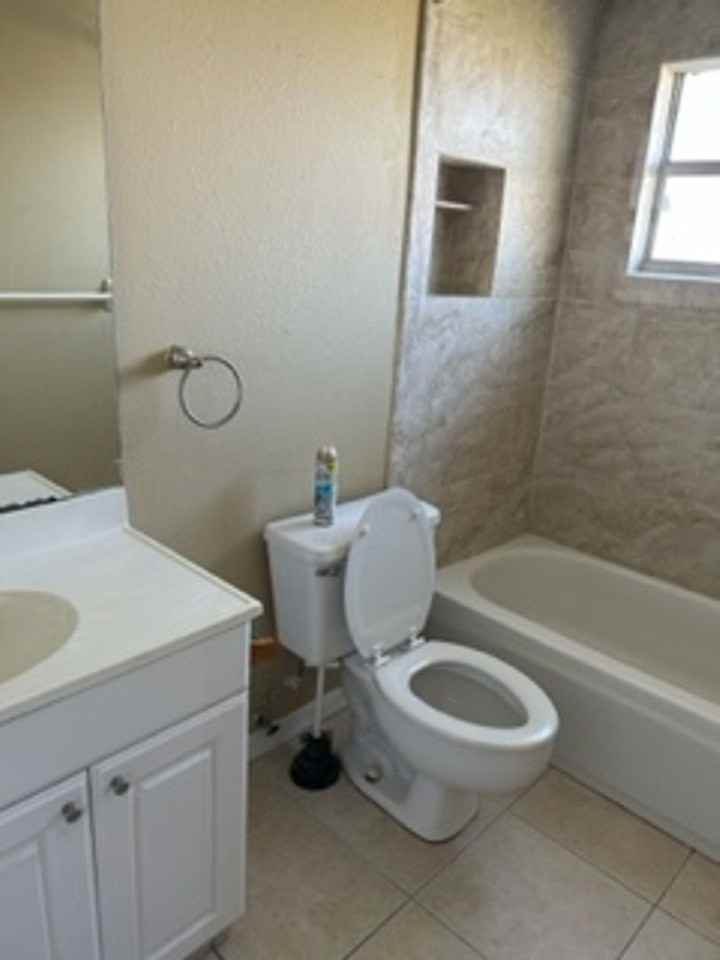 6100 Seabreeze Drive - Photo 7 of 29