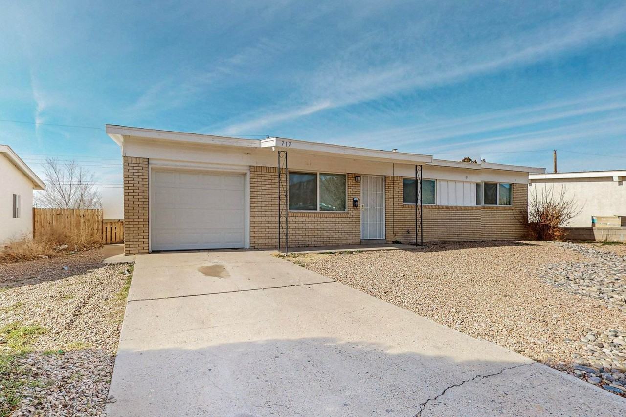 717 Grace St Ne - Photo 4 of 39