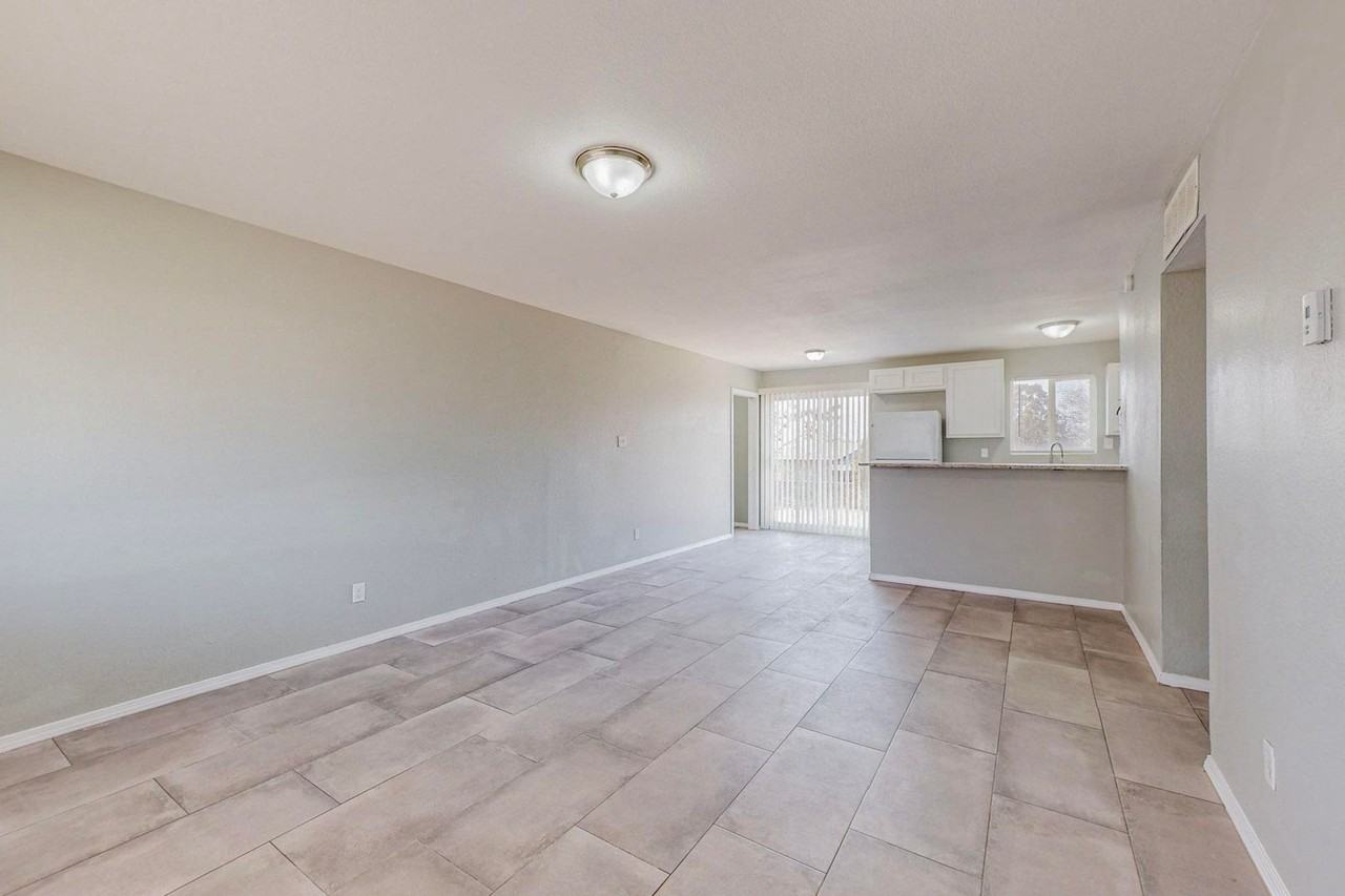 717 Grace St Ne - Photo 7 of 39