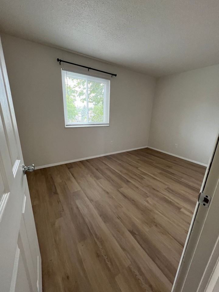 Imperial Apartments - Photo 2 of 10