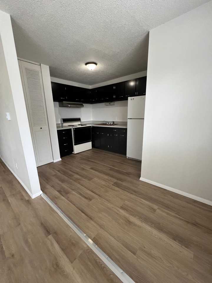 Imperial Apartments - Photo 3 of 10