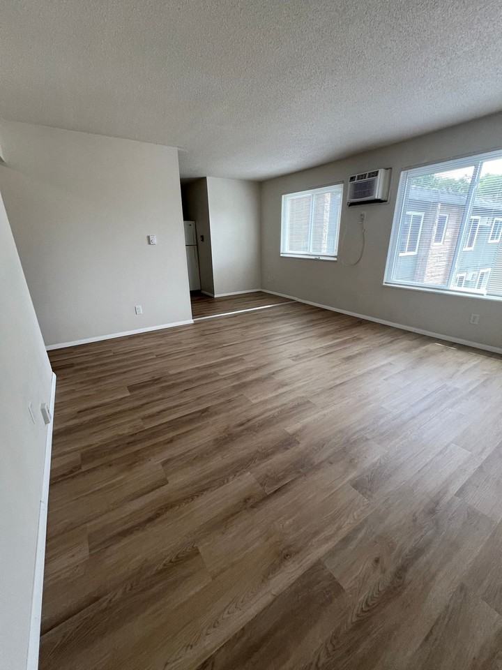 Imperial Apartments - Photo 4 of 10