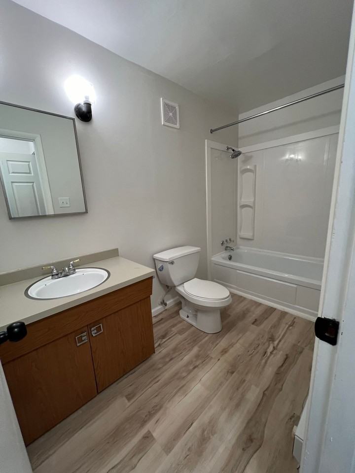 Imperial Apartments - Photo 5 of 10