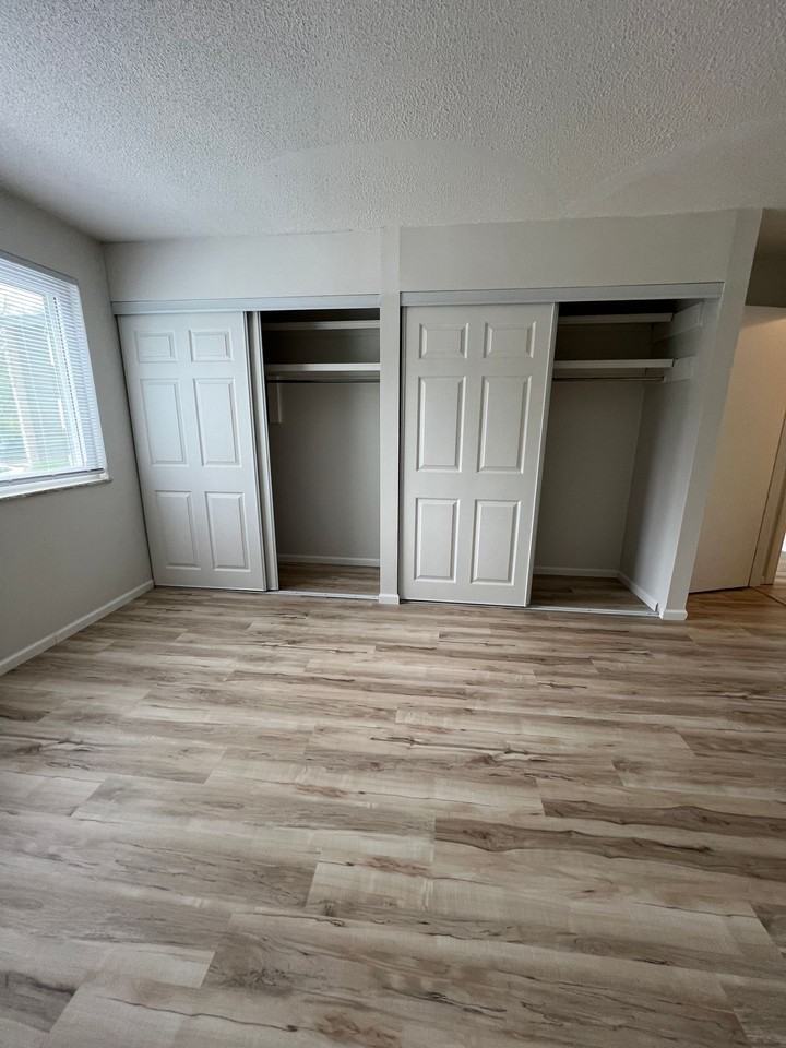 Imperial Apartments - Photo 7 of 10