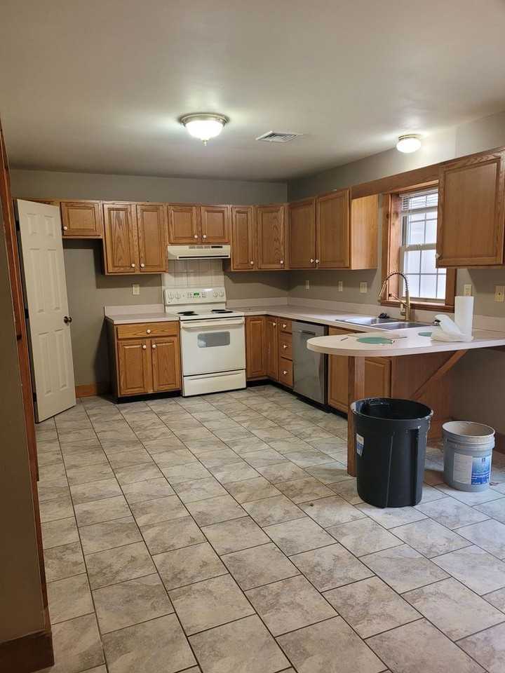 207 Spencer Ave - Photo 3 of 9