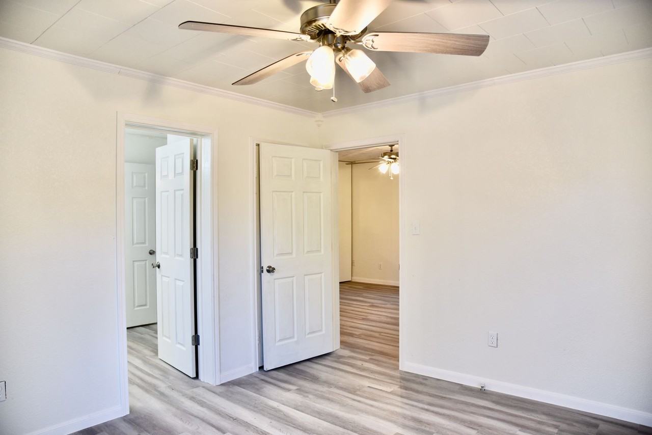 1111 Sanders St - Photo 2 of 10