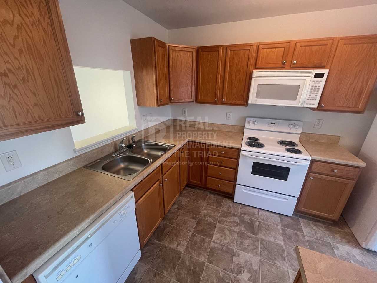 3772 Spanish Peak Dr - Photo 3 of 14