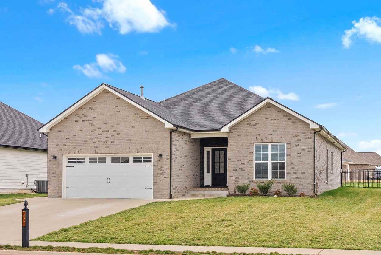 683 Jersey Dr - Photo 3 of 27