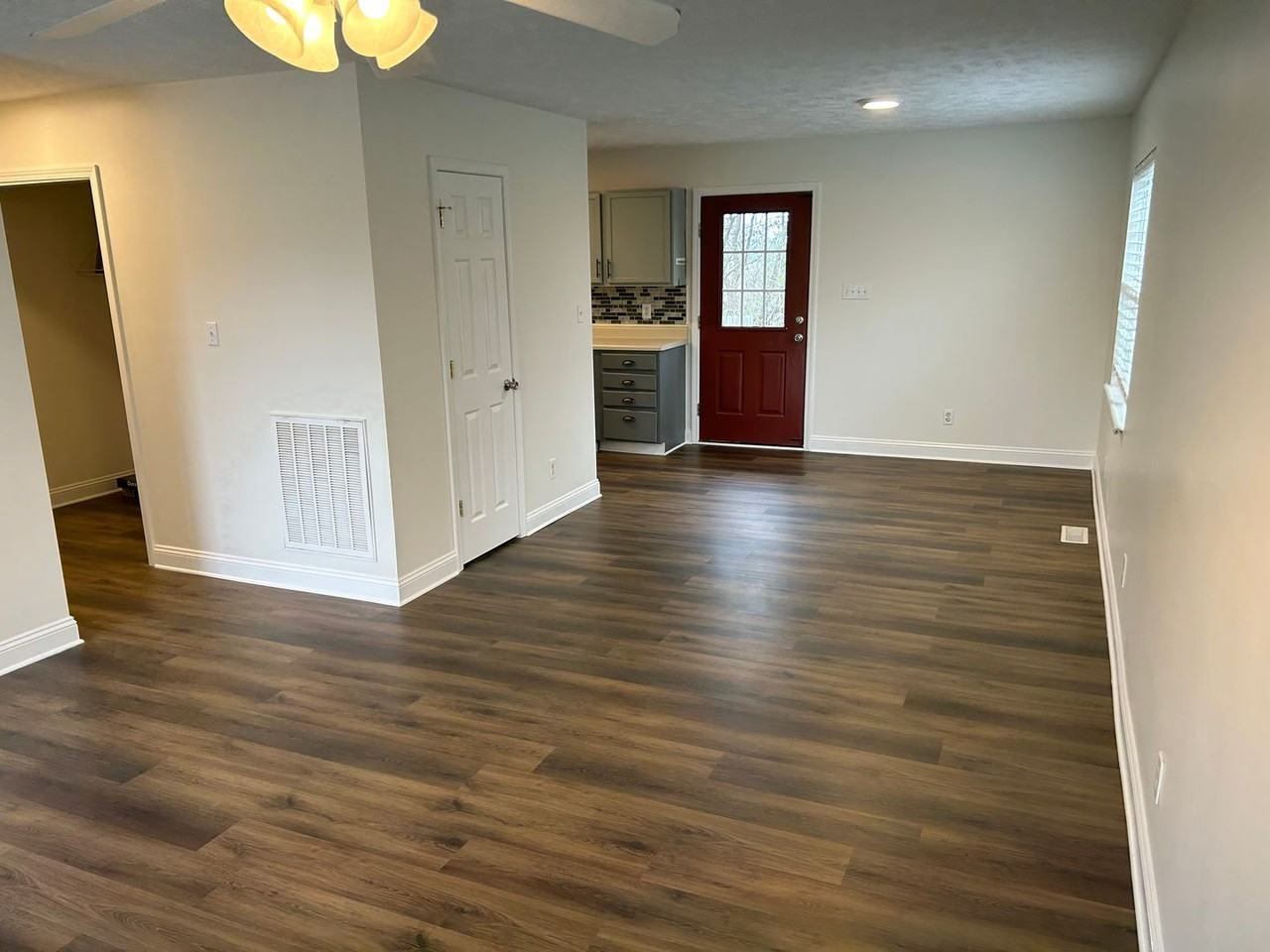 907 Mynders Ave - Photo 3 of 19