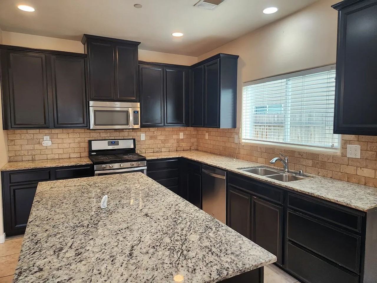 9121 Kellyann St - Photo 3 of 13