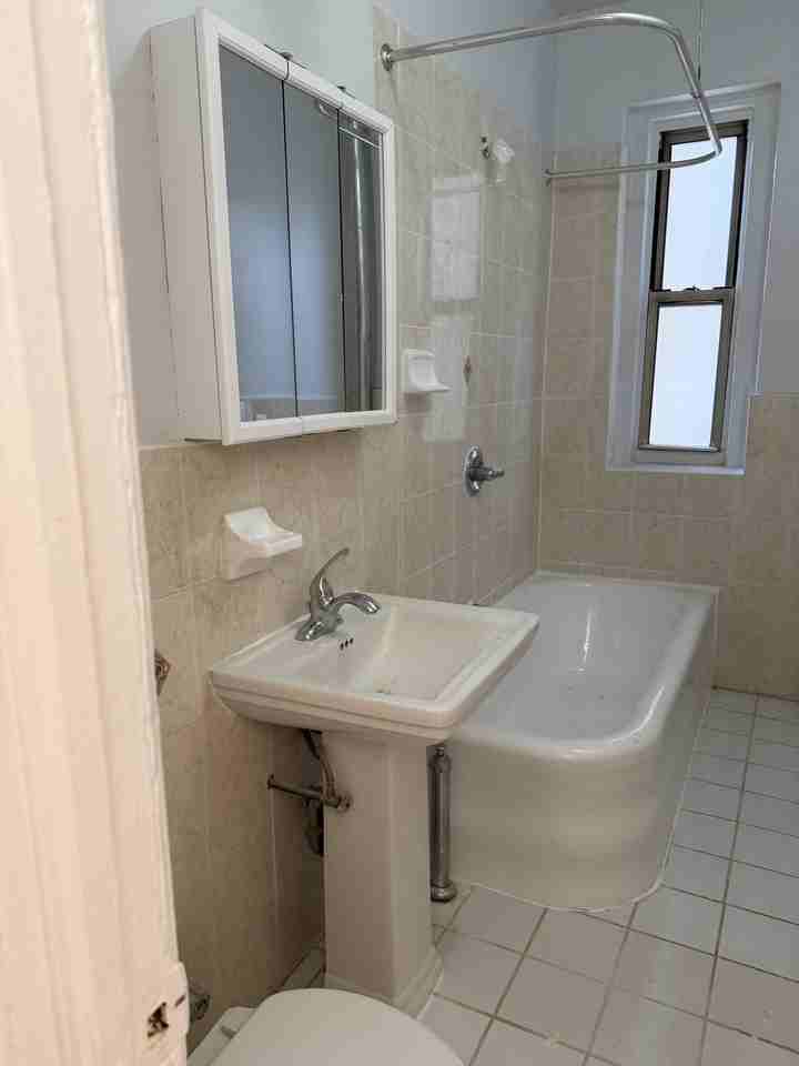 4767 Broadway #3B - Photo 3 of 6