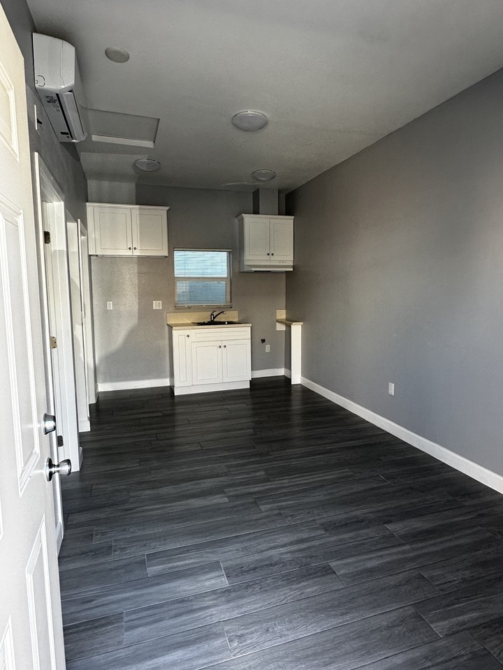 1300 West 134th Street #E - Photo 4 of 4