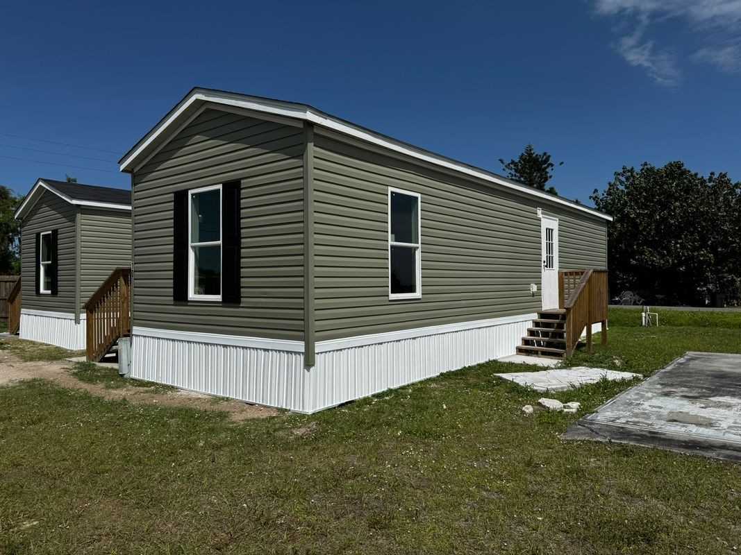 7650 State Road 78 W - Photo 2 of 20