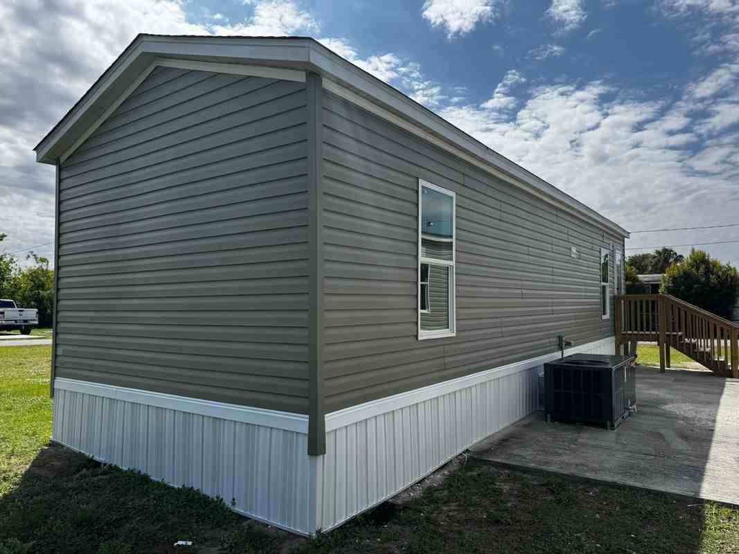 7650 State Road 78 W - Photo 3 of 20