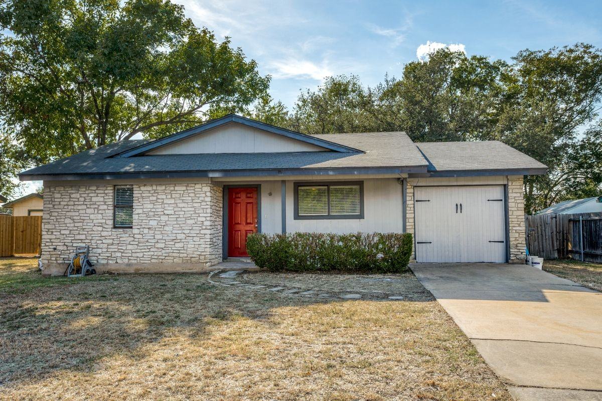 2214 Winchester Dr - Photo 2 of 17