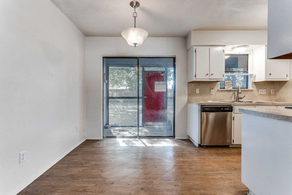 2214 Winchester Dr - Photo 3 of 17