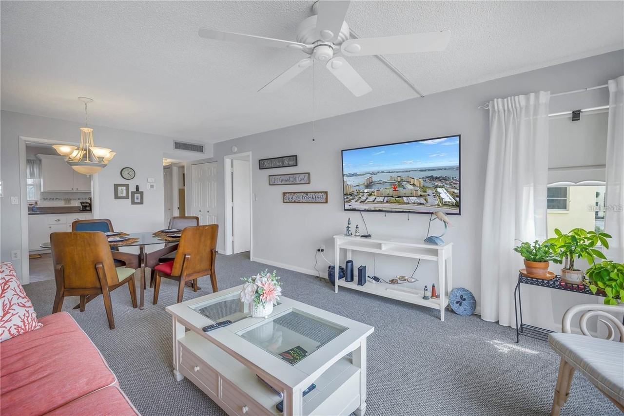 4650 Cove Cir - Photo 7 of 33