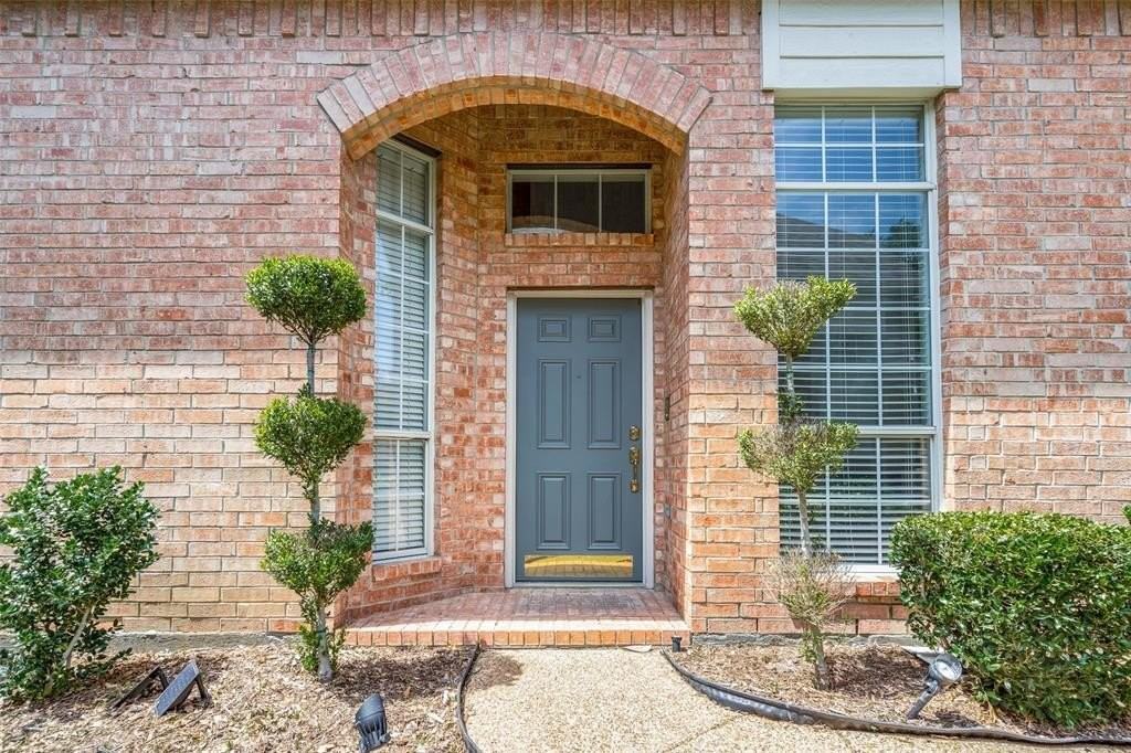 3933 Creek Crossing Dr - Photo 2 of 12