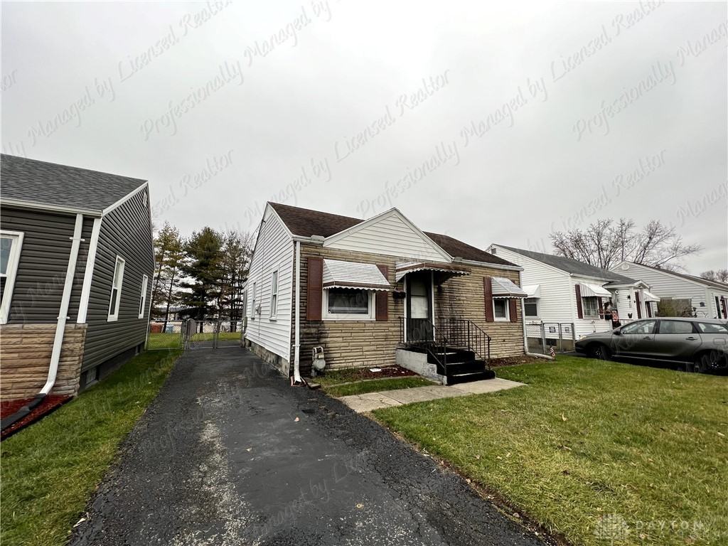 1261 Malden Ave - Photo 2 of 25