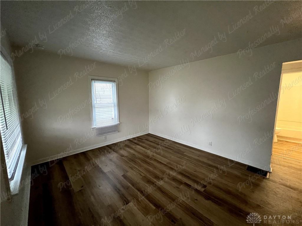 1261 Malden Ave - Photo 3 of 25