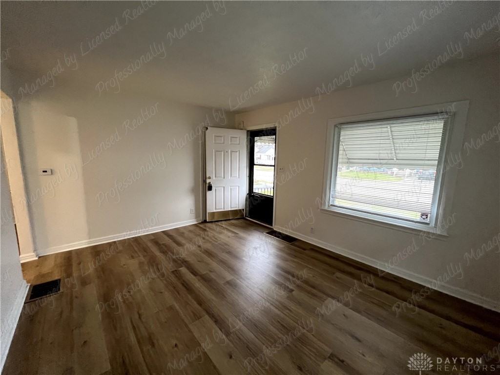 1261 Malden Ave - Photo 5 of 25