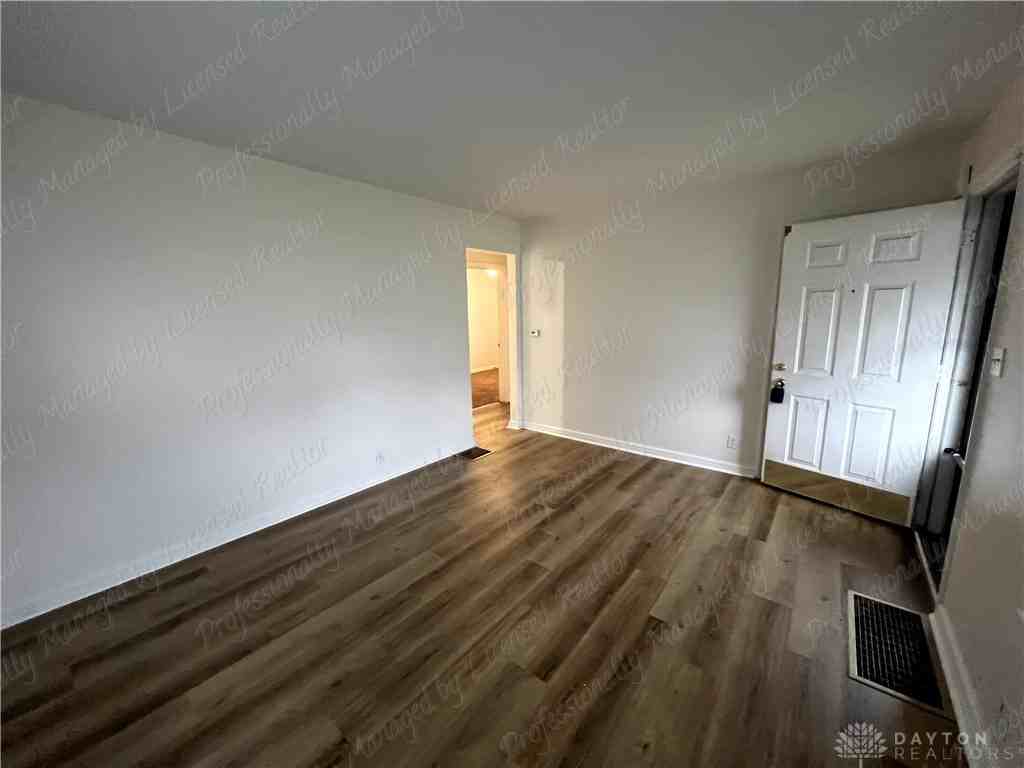 1261 Malden Ave - Photo 6 of 25