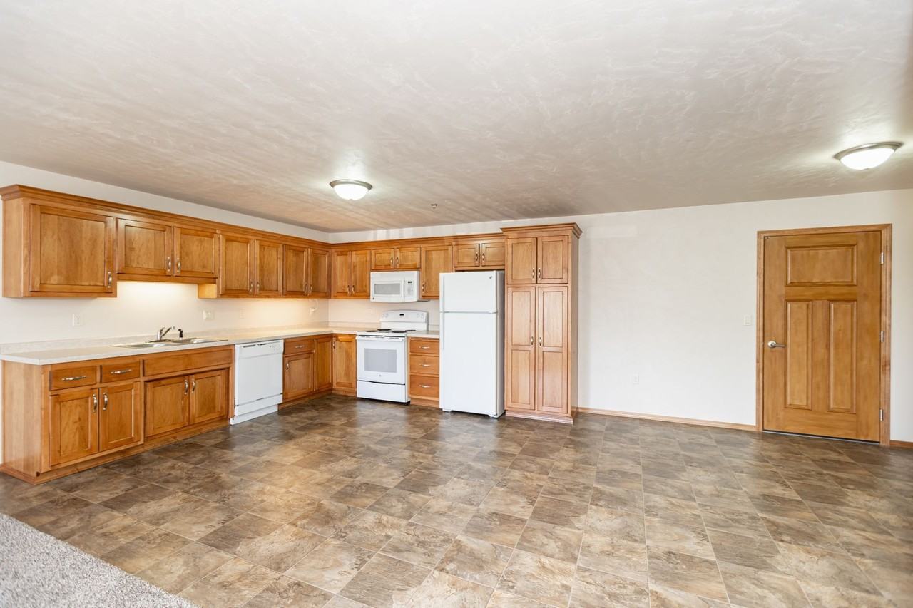 3415 Hilltop Way - Photo 2 of 18